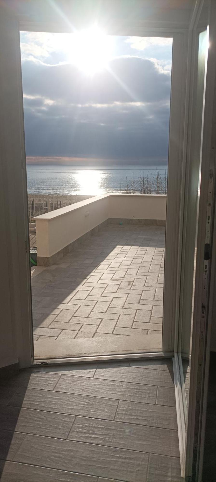 The Suite On The Beach Torvaianica Exterior foto